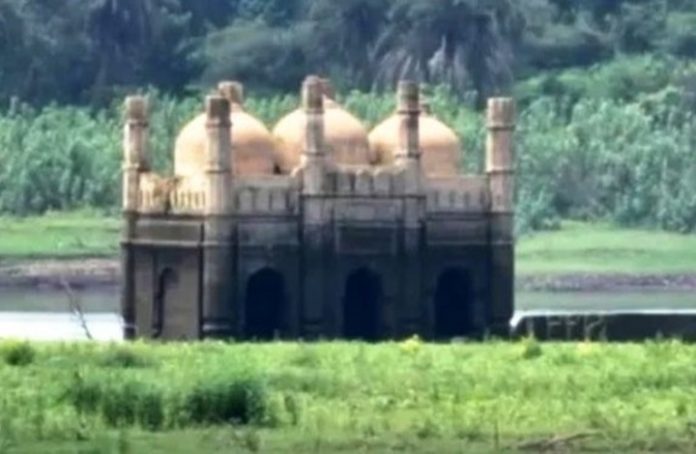 مسجدی در ایالت بیهار هند از زیر آب بیرون آمد