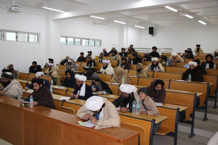 آزمون تثبیت سویه علمای دینی در کابل برگزار شد