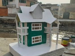 خانه‌ای دارم سر هرکوچه، هنرم همت بالای من است