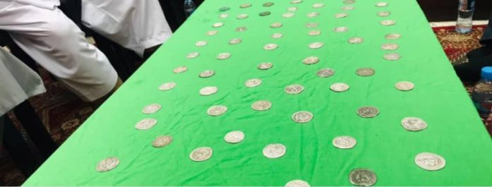 75 سکه و یک کوزه تاریخی از دوره ساسانیان در بغلان کشف شد