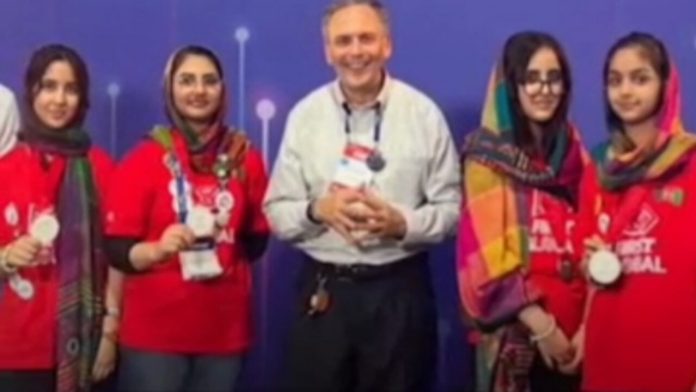 تیم رباتیک دختران افغانستان مدال شجاعت را گرفتند
