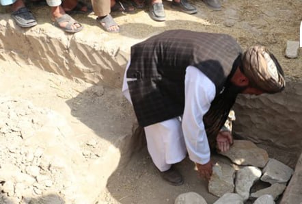 تهداب گذاری یک باب دارالعوم در بغلان