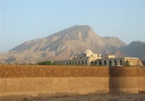 چهلستونی که یادگار 180 ساله ولایت سمنگان می باشد 1