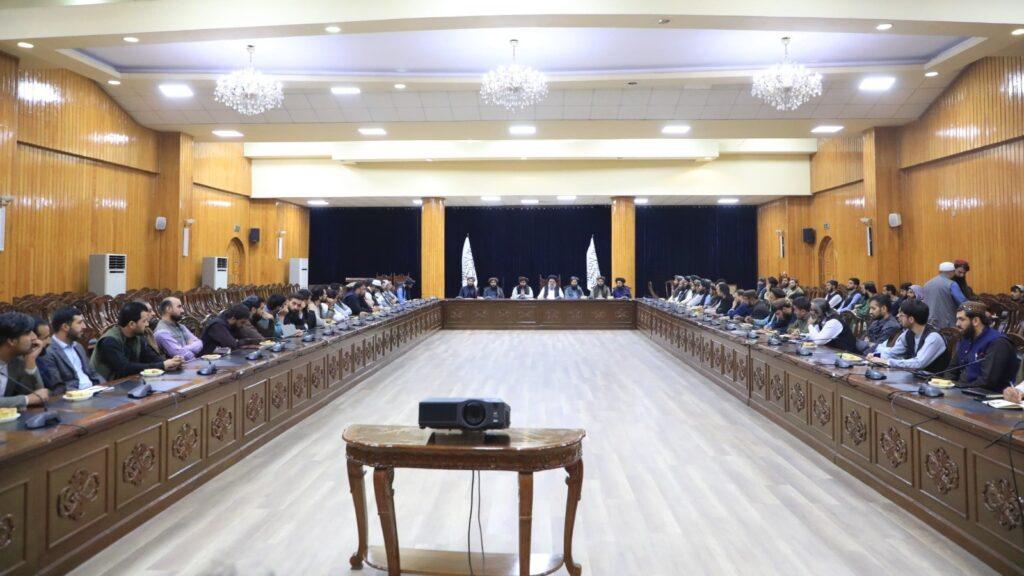 نشستی در مرکز رسانه ها