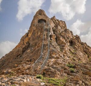 چهلزینه قندهار؛ طاقی سنگی از عصر بابر بر فراز تاریخ 1 Places to Visit in Kandahar Forty Steps 1 683x1024 1